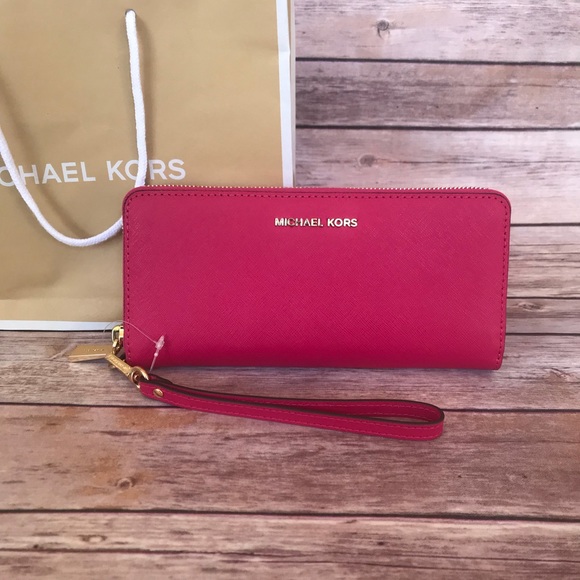 Michael Kors Handbags - Michael Kors - Jet Set Travel Continental Wallet
